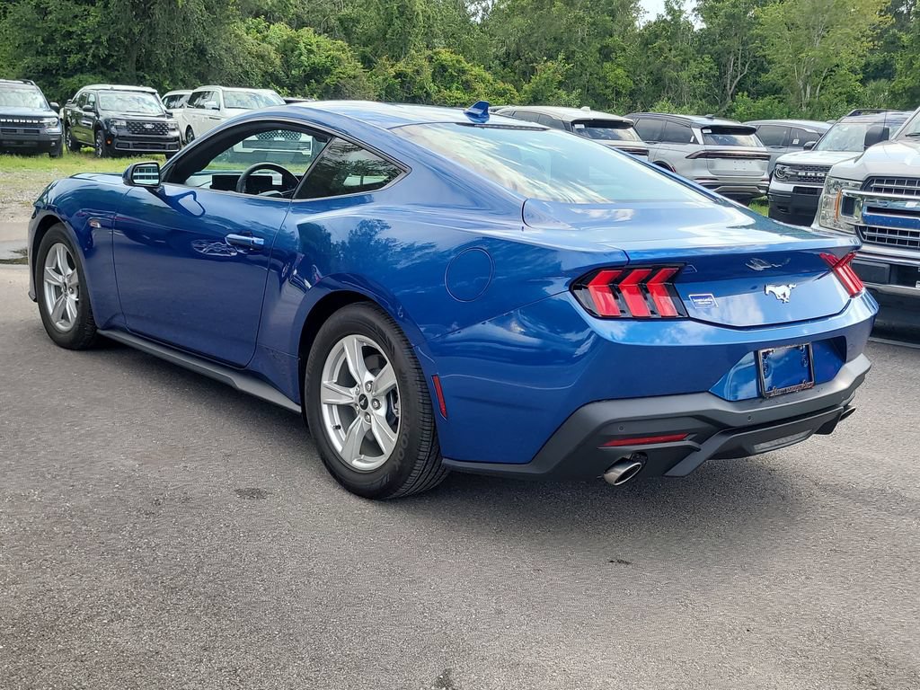 Used 2024 Ford Mustang Coupe RWD image 3