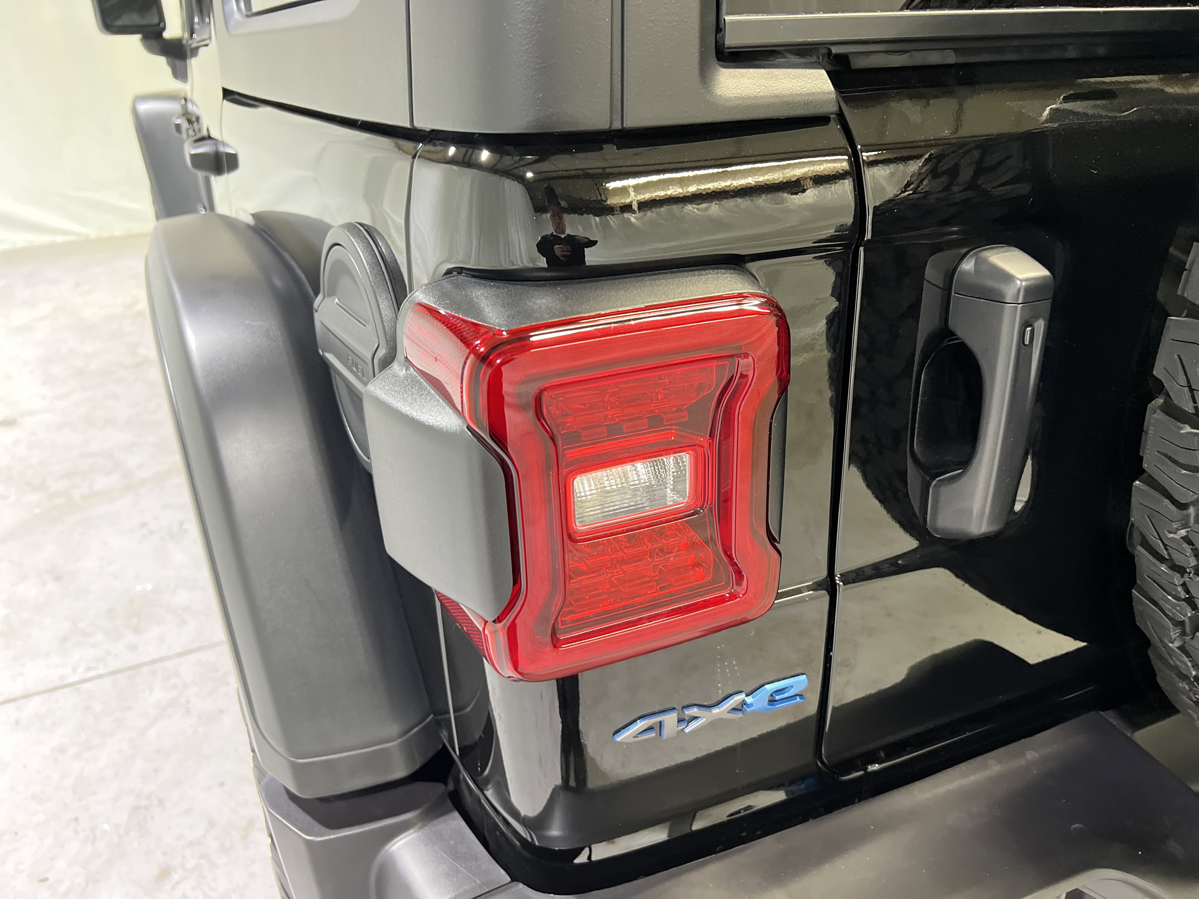 Used 2025 Jeep Wrangler Unlimited Rubicon 4xe w/ Convenience Group image 10