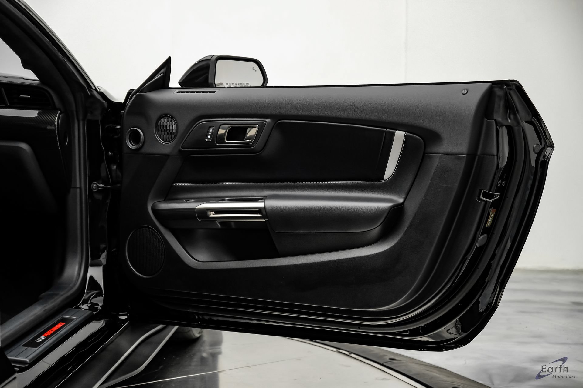 Used 2021 Ford Mustang Shelby GT500 w/ Carbon Fiber Track Pack RWD image 93