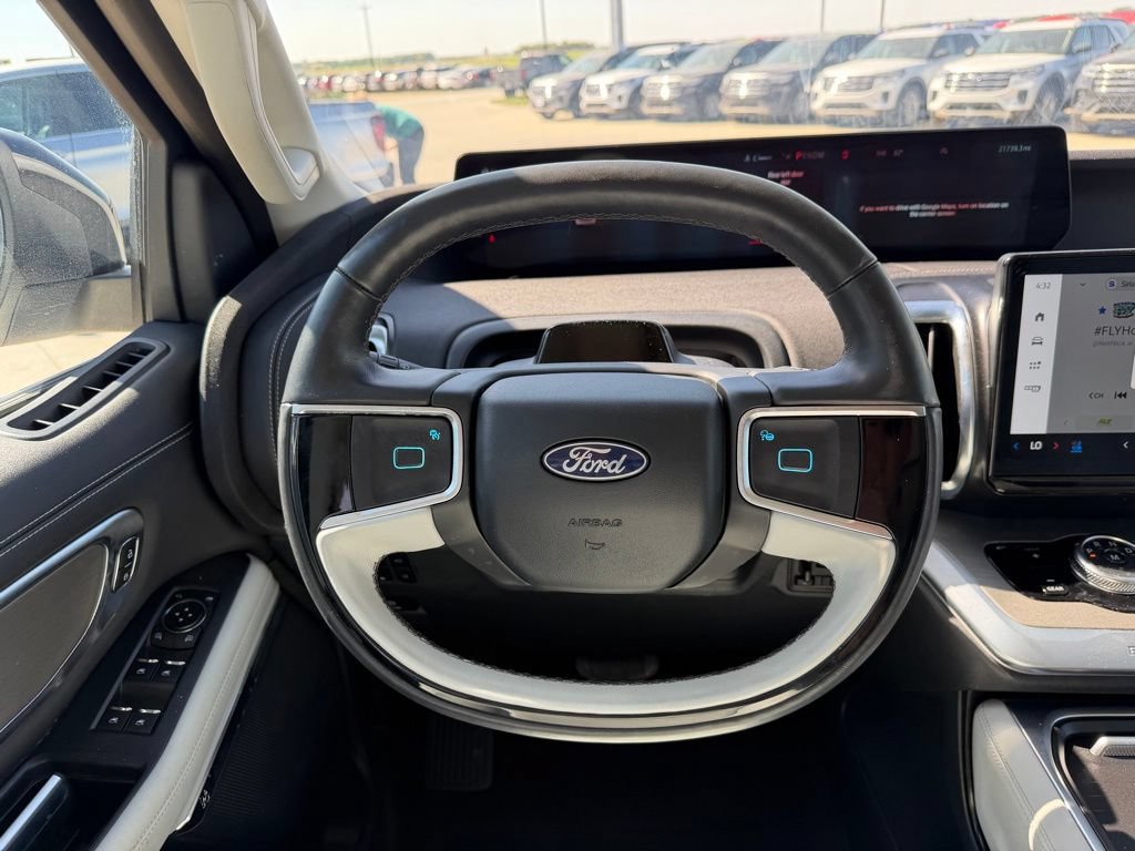 Used 2025 Ford Expedition Max Platinum w/ Driver's Package AWD/4WD image 10