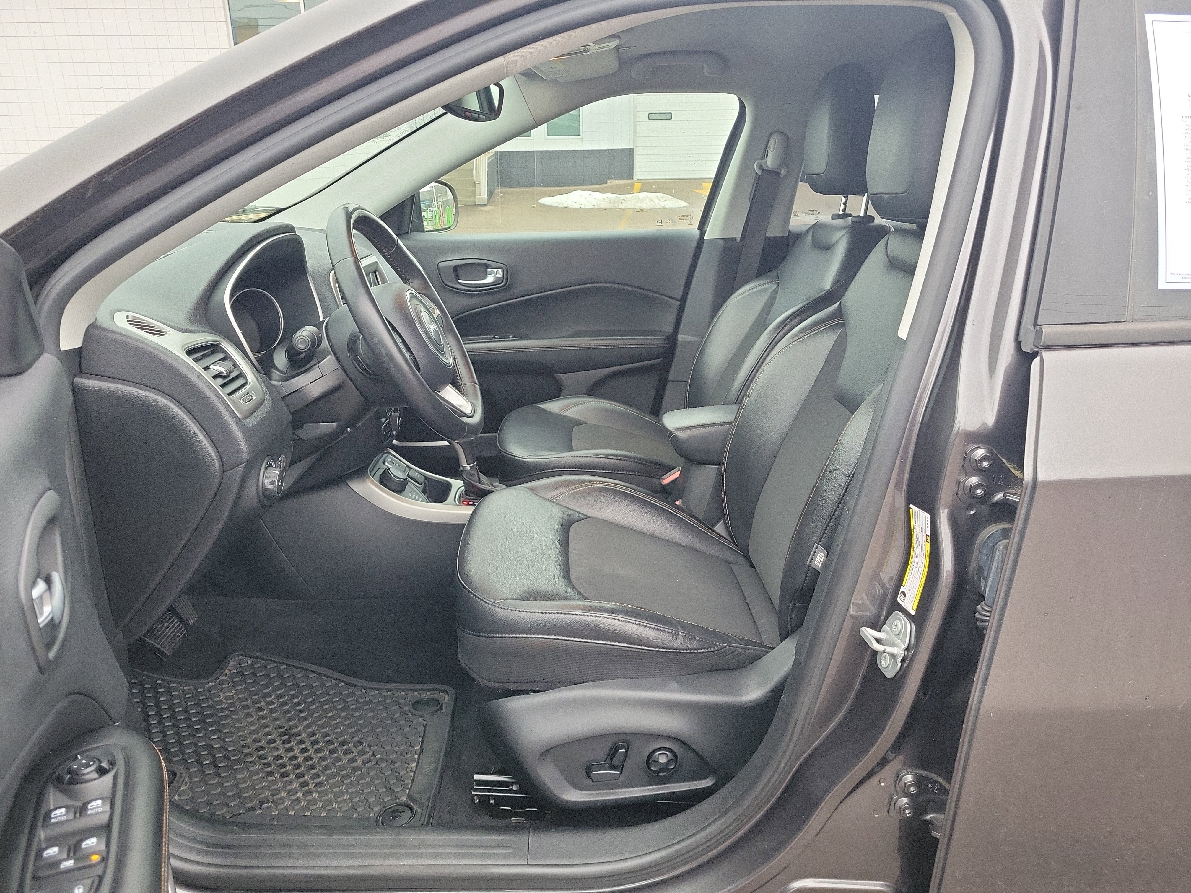 Used 2018 Jeep Compass Latitude w/ Popular Equipment Group AWD/4WD image 17