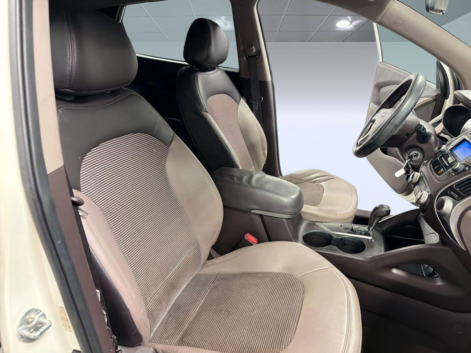 Used 2011 Hyundai Tucson GLS image 31