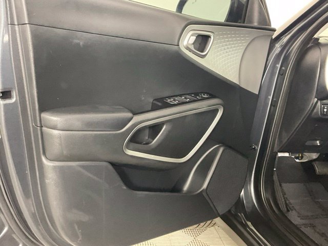 Used 2025 Kia Soul LX w/ LX Technology Package FWD image 13