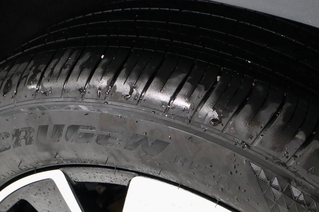 Used 2025 Volkswagen Atlas Cross Sport SE image 20