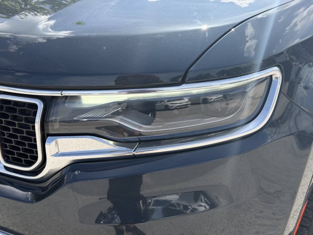 Used 2024 Jeep Wagoneer L 2WD w/ Premium Group I image 10
