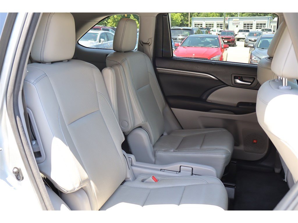 Used 2017 Toyota Highlander Limited FWD image 23