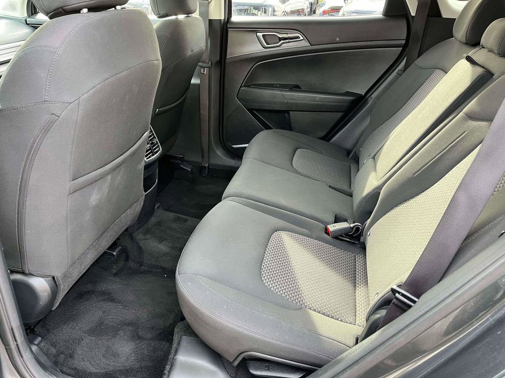 Used 2024 Kia Sportage LX image 6
