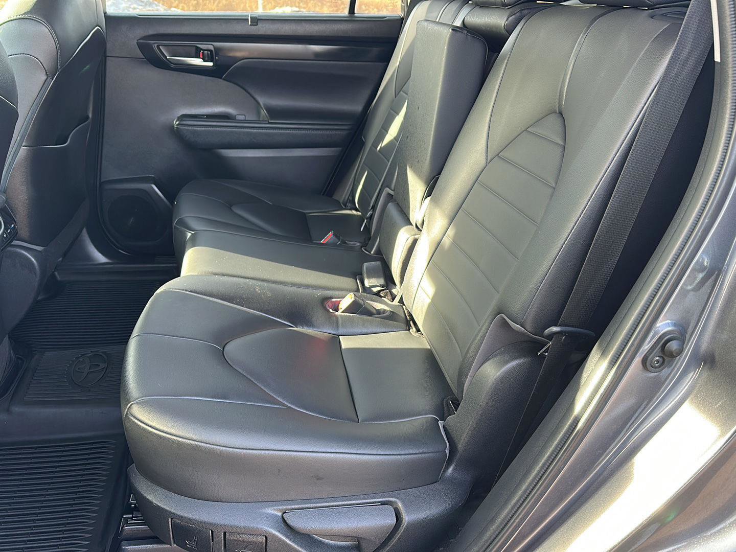 Used 2021 Toyota Highlander XLE image 16