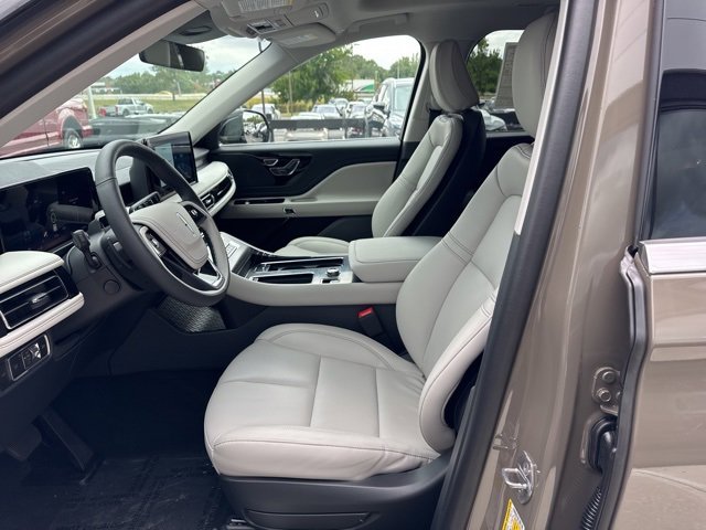 New 2025 Lincoln Aviator AWD image 11