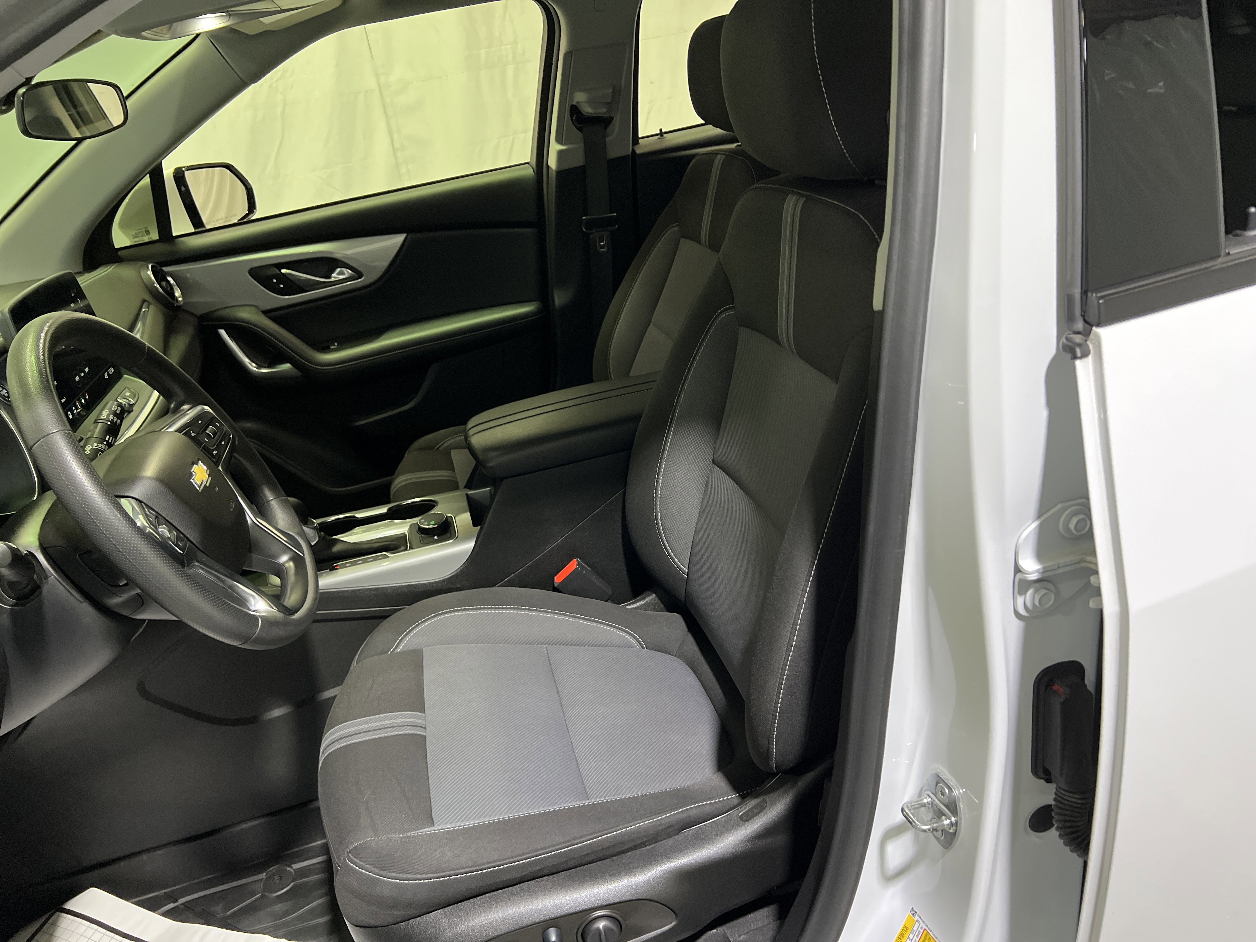 Used 2023 Chevrolet Blazer LT image 17