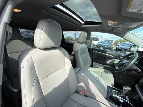 Used 2019 Toyota Highlander Limited AWD/4WD image 33
