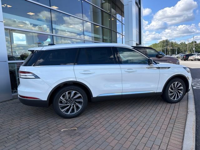 New 2026 Lincoln Aviator AWD image 2