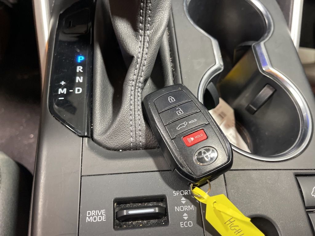 Used 2024 Toyota Highlander XLE image 34