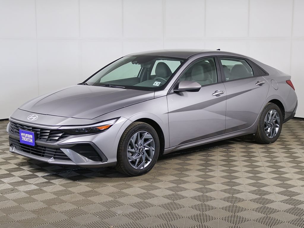 Used 2024 Hyundai Elantra Blue FWD image 7
