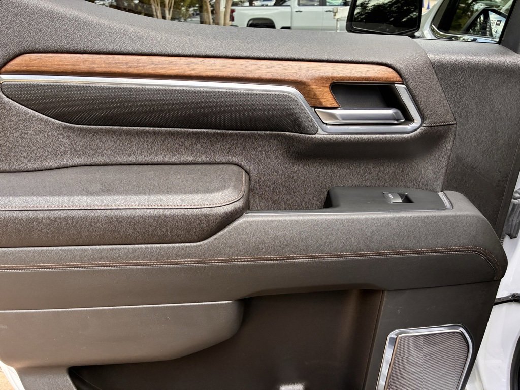 Used 2023 Chevrolet Silverado 1500 High Country w/ Technology Package image 15