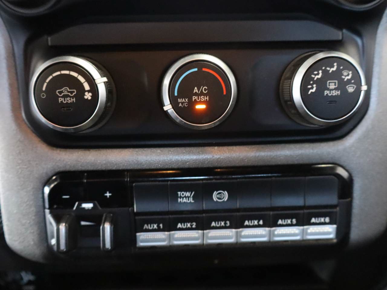 Used 2023 RAM 3500 Tradesman w/ Chrome Appearance Group AWD/4WD image 11