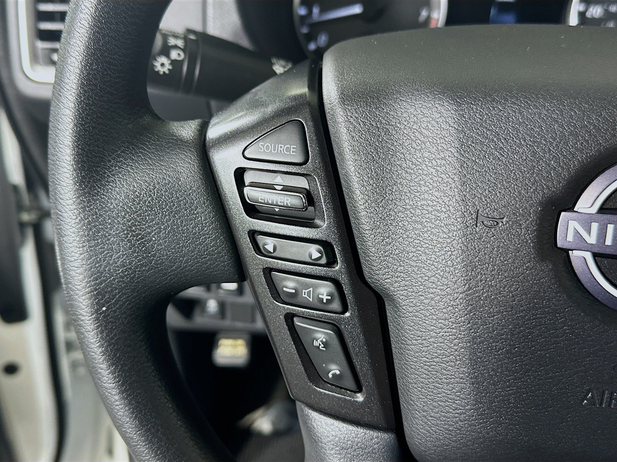 Used 2023 Nissan Frontier SV AWD/4WD image 16