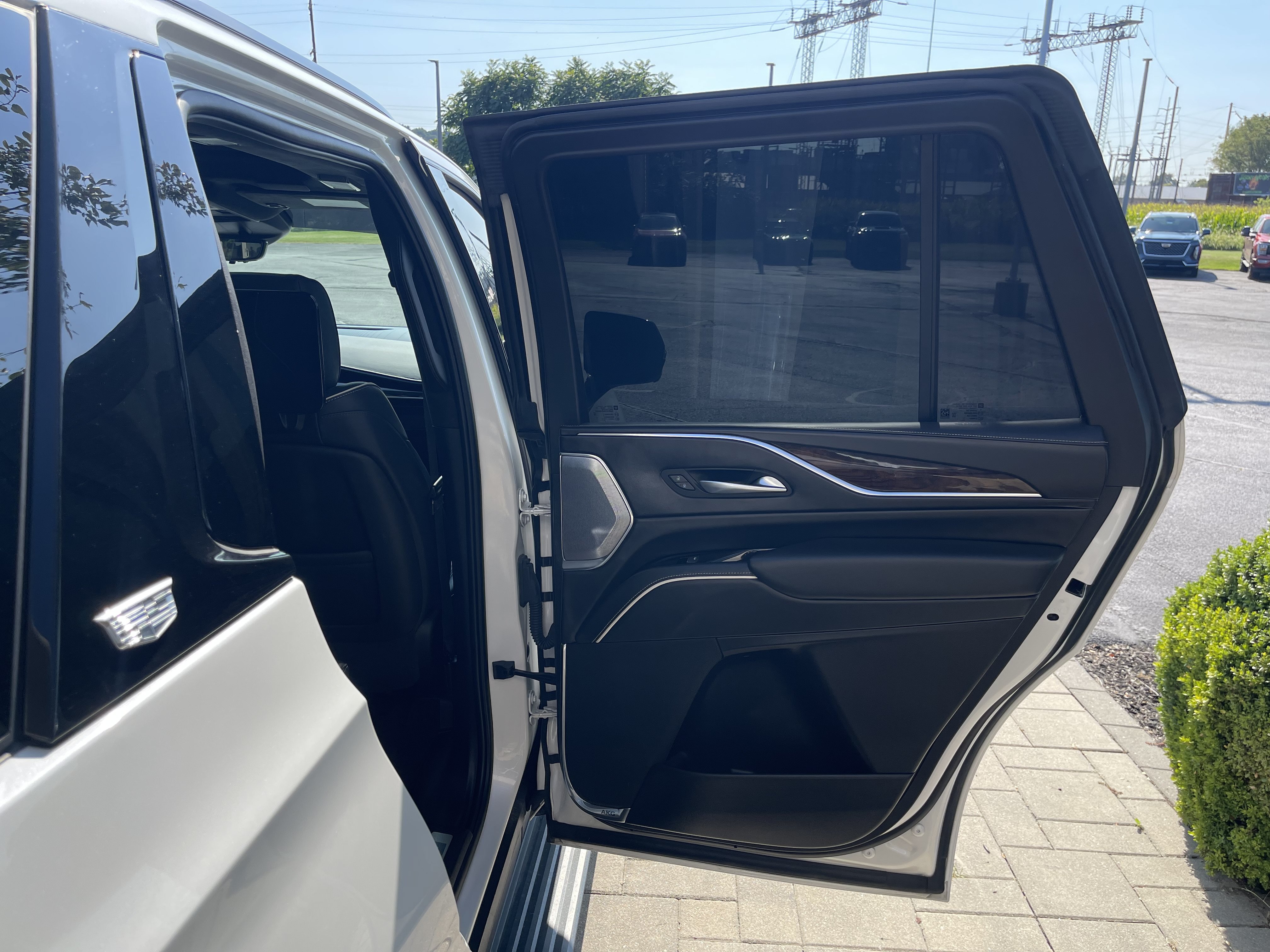Used 2023 Cadillac Escalade Premium Luxury Platinum AWD/4WD image 25