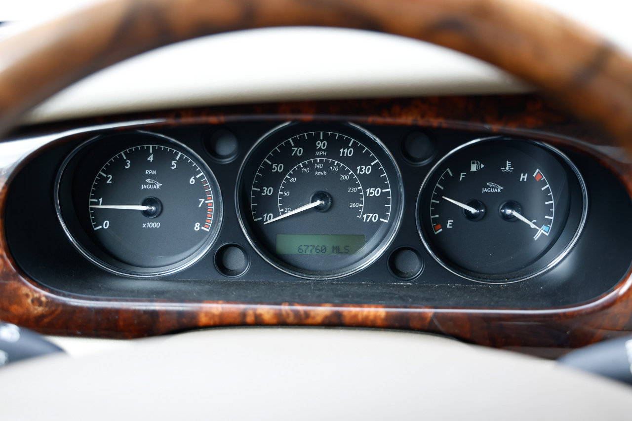 Used 2004 Jaguar XJ8 image 30