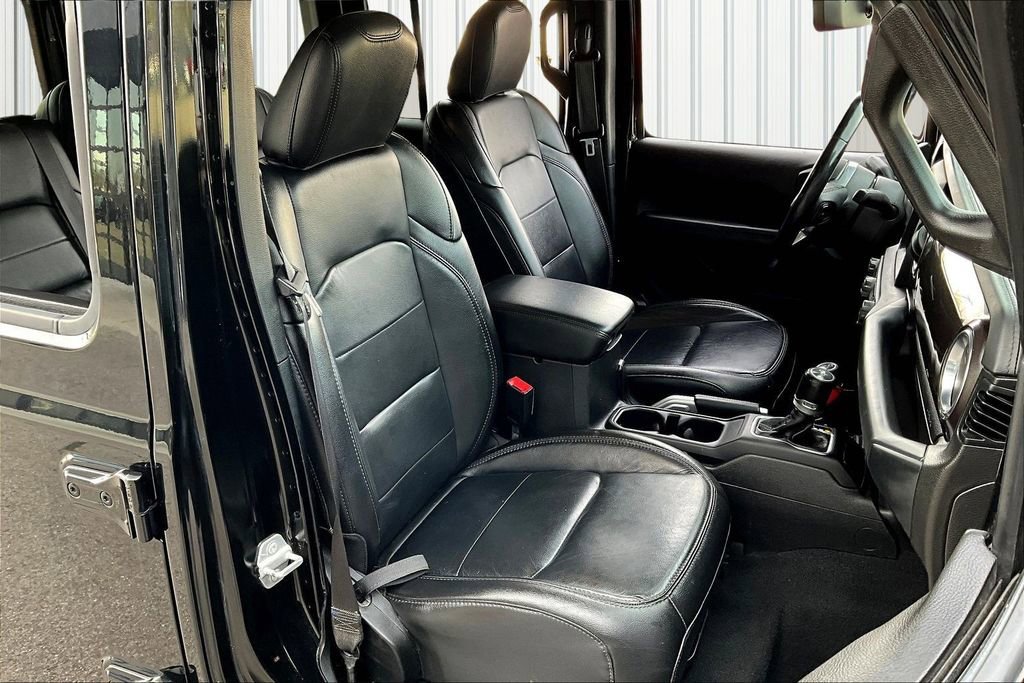 Used 2019 Jeep Wrangler Unlimited Sahara w/ Dual Top Group image 28