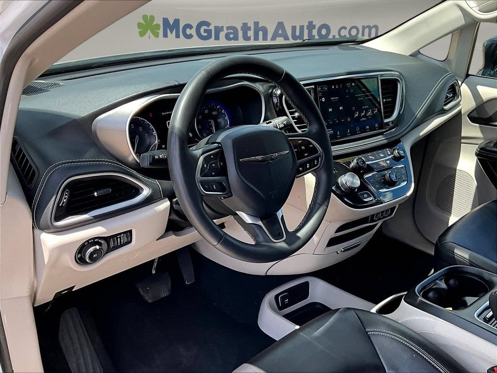 Used 2024 Chrysler Pacifica Touring-L FWD image 20