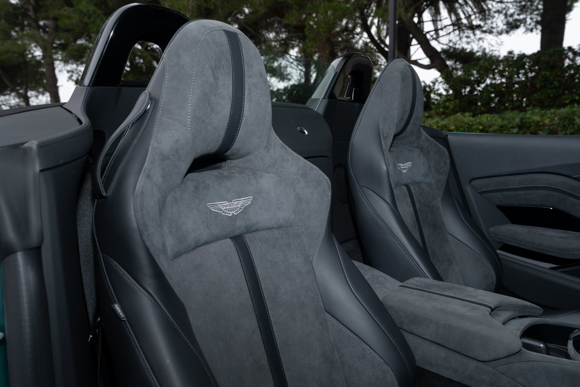 Used 2023 Aston Martin V8 Vantage Roadster image 19