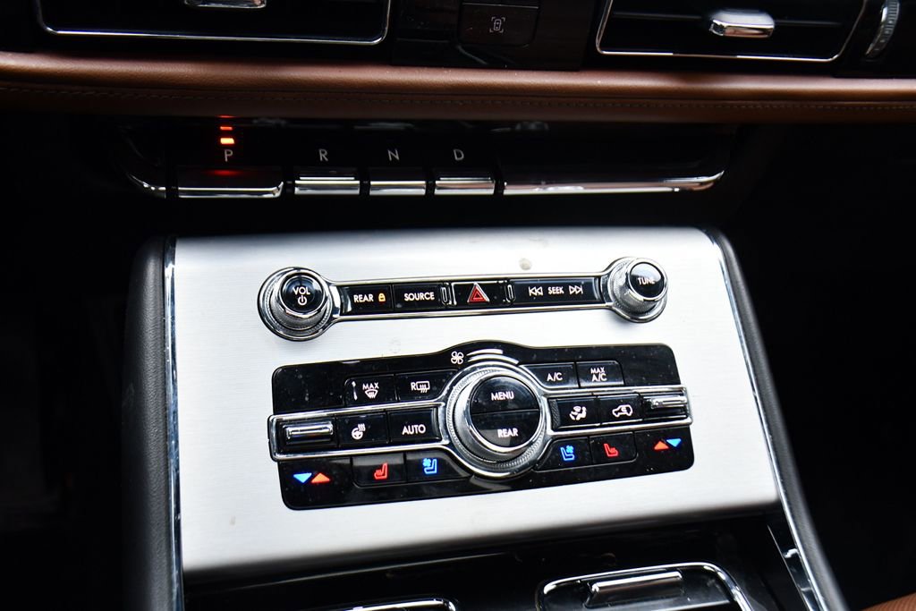 Used 2023 Lincoln Aviator Reserve w/ Equipment Group 201A AWD/4WD image 33