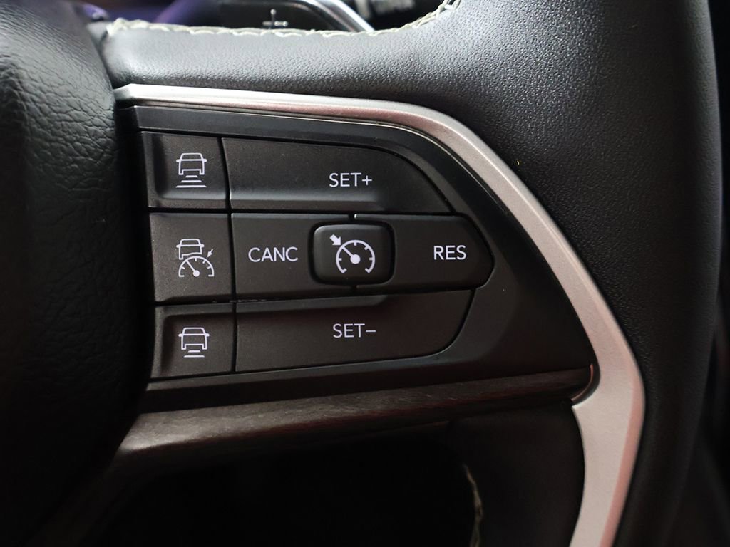 Used 2023 Jeep Grand Cherokee Limited AWD/4WD image 39