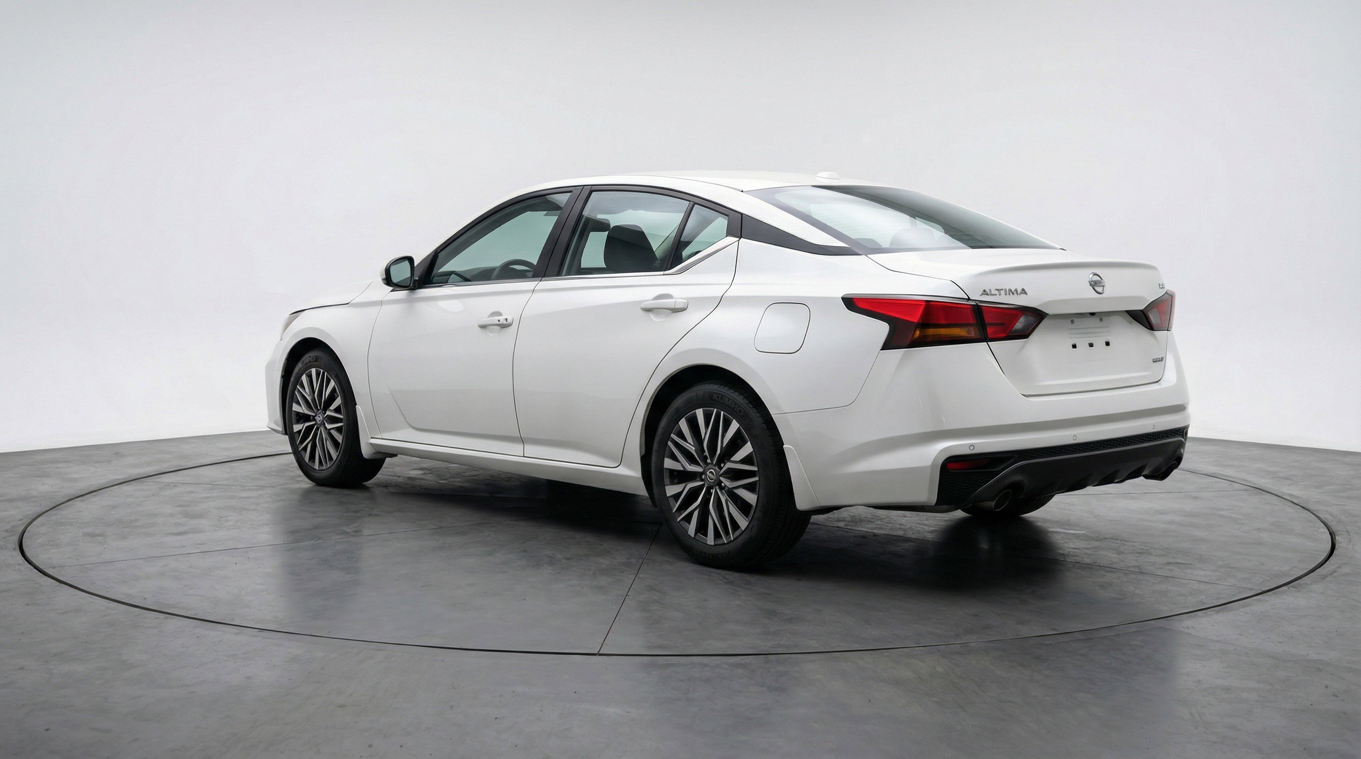 Used 2025 Nissan Altima 2.5 SV FWD image 6