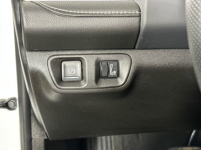 Used 2023 GMC Acadia SLE image 19