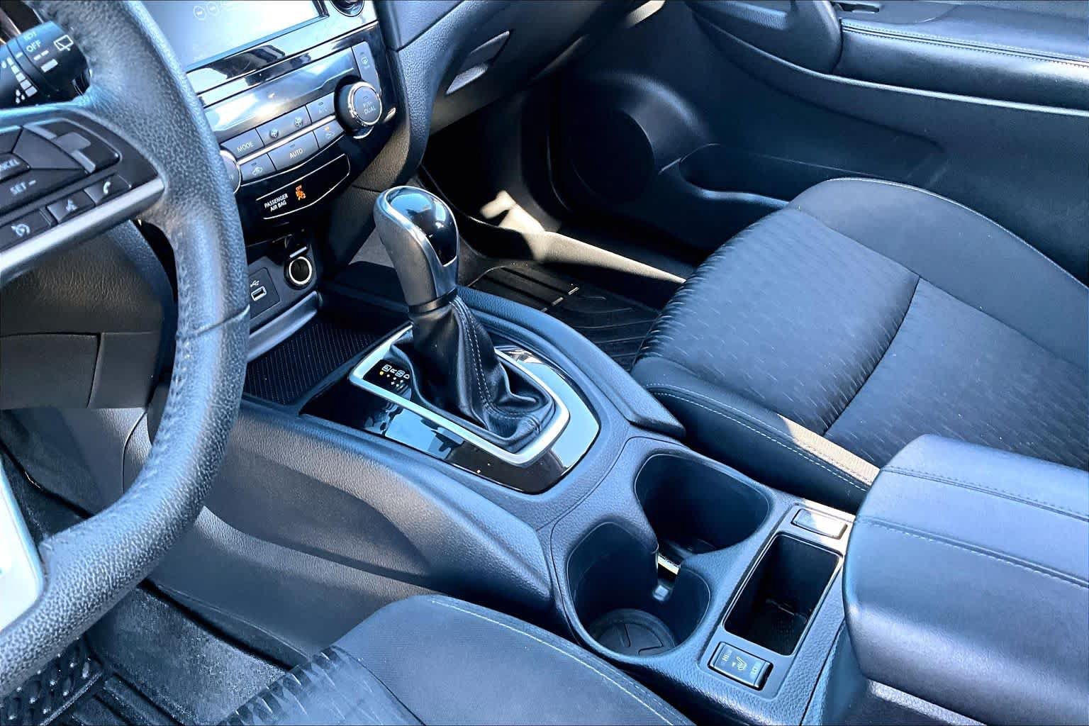 Used 2019 Nissan Rogue SV FWD image 16