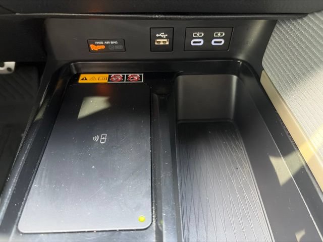 Used 2025 Toyota Camry SE w/ Convenience Package FWD image 21