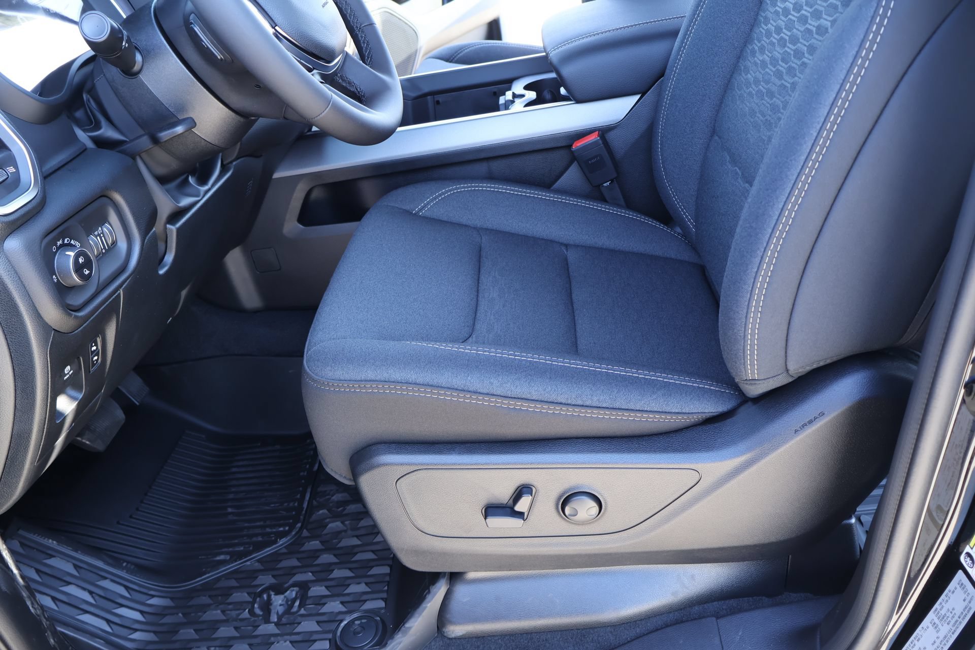 New 2026 RAM 1500 Big Horn AWD/4WD image 12
