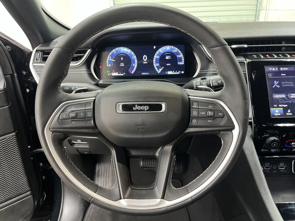 Used 2023 Jeep Grand Cherokee Altitude RWD image 16