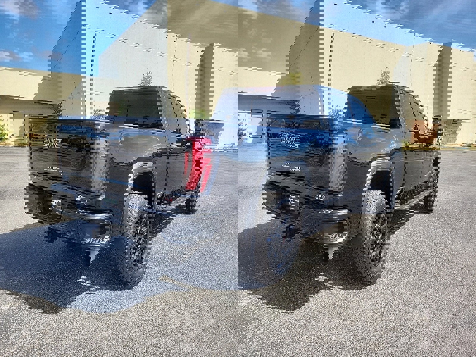 Used 2025 GMC Sierra 2500 AT4 w/ AT4 Premium Plus Package image 6