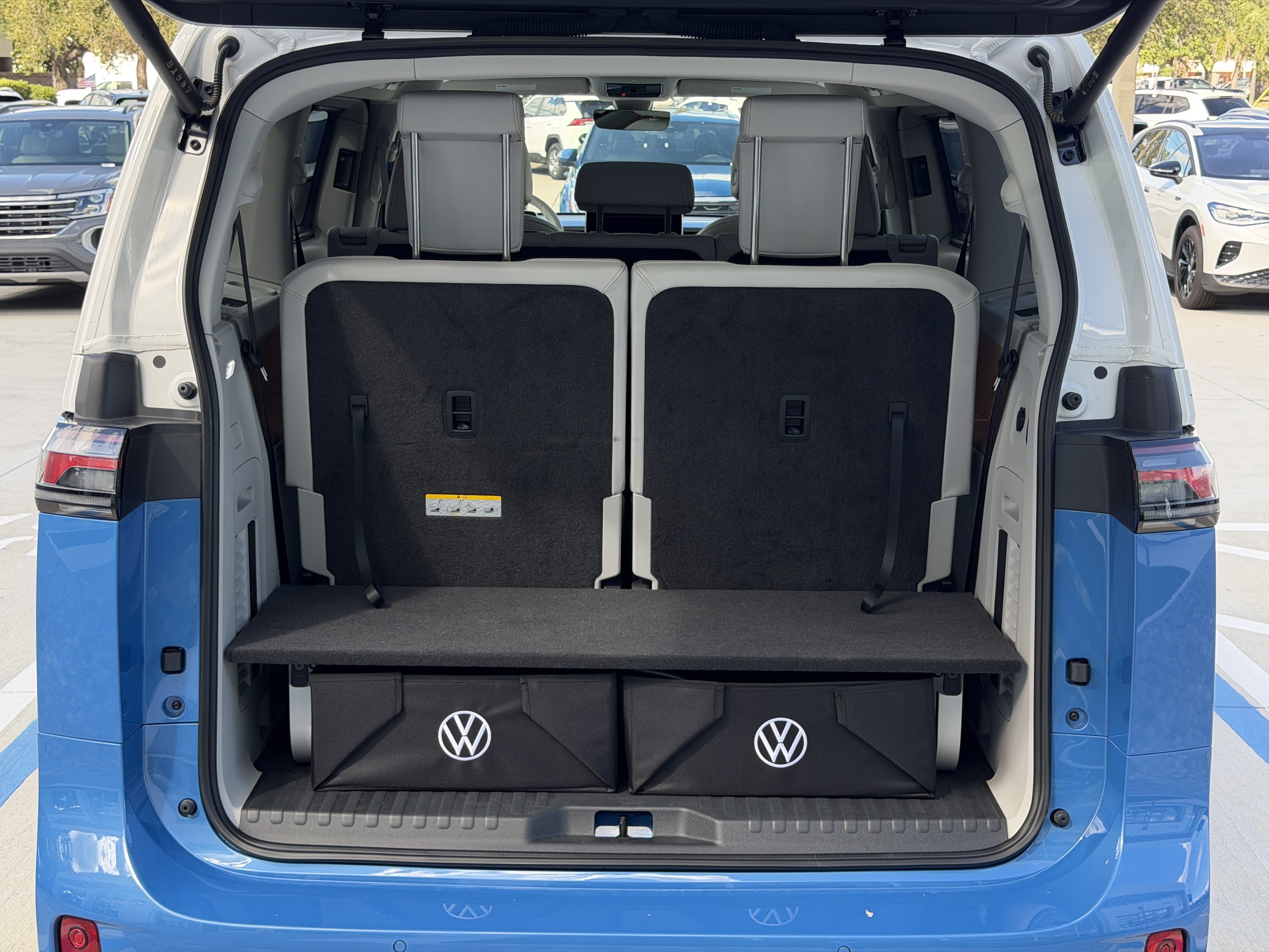 Used 2025 Volkswagen ID. Buzz 1st Edition RWD image 11