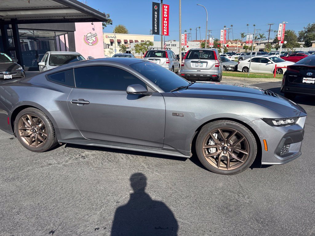 Used 2025 Ford Mustang GT Premium RWD image 3
