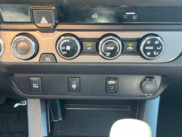 Used 2017 Toyota Tacoma TRD Sport image 18