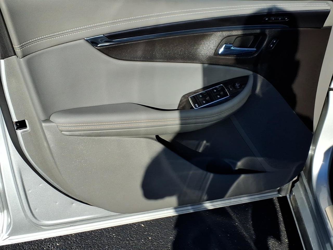 Used 2014 Chevrolet Impala LTZ FWD image 10