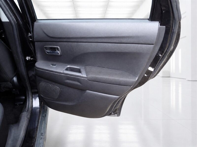 Used 2013 Mitsubishi Outlander Sport SE AWD/4WD image 29