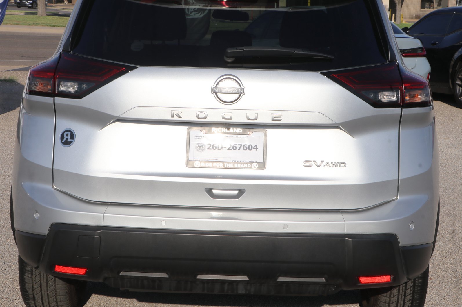 Used 2024 Nissan Rogue SV AWD/4WD image 6