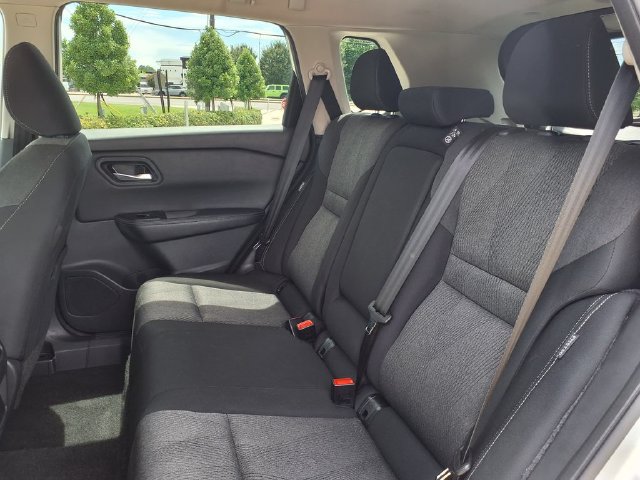 Used 2024 Nissan Rogue S FWD image 2