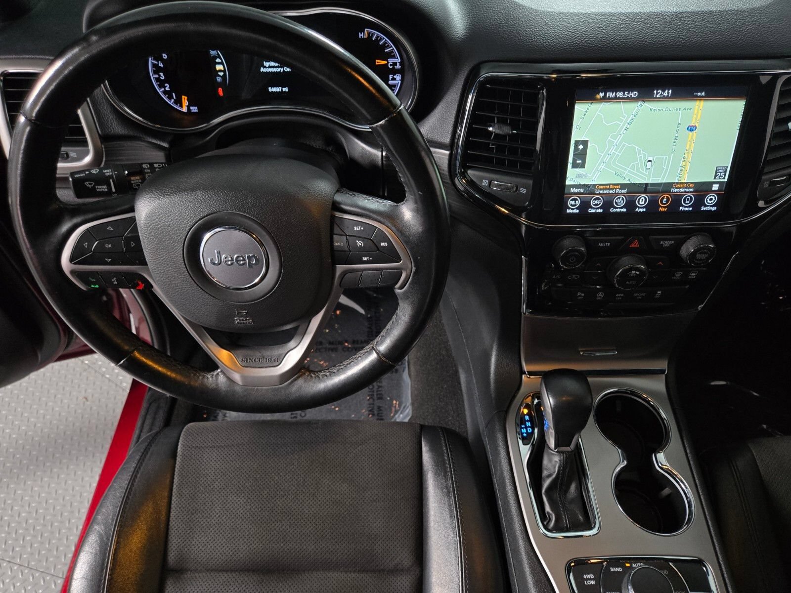 Used 2022 Jeep Grand Cherokee Laredo AWD/4WD image 12