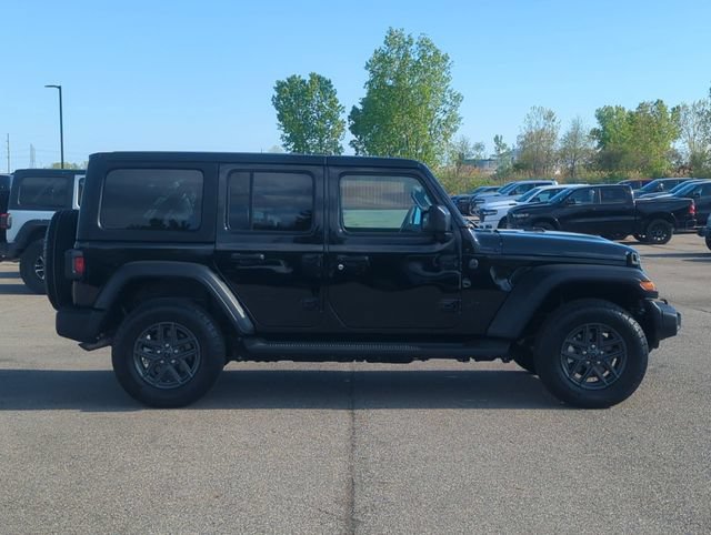 Used 2025 Jeep Wrangler Unlimited Sport AWD/4WD image 2