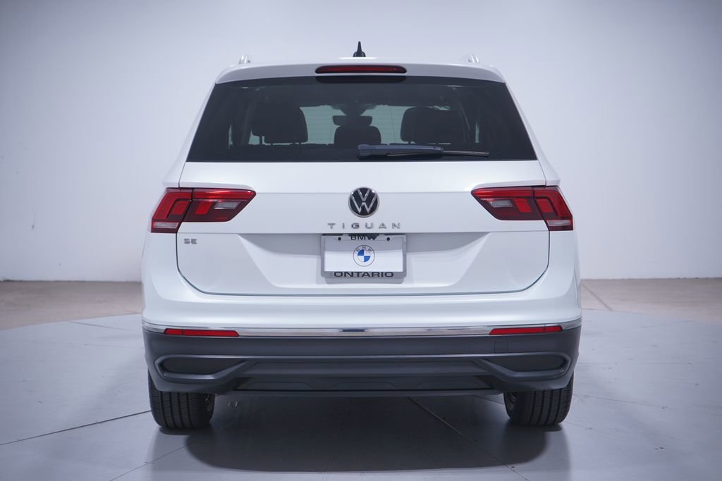 Used 2023 Volkswagen Tiguan SE w/ Panoramic Sunroof Package FWD image 5
