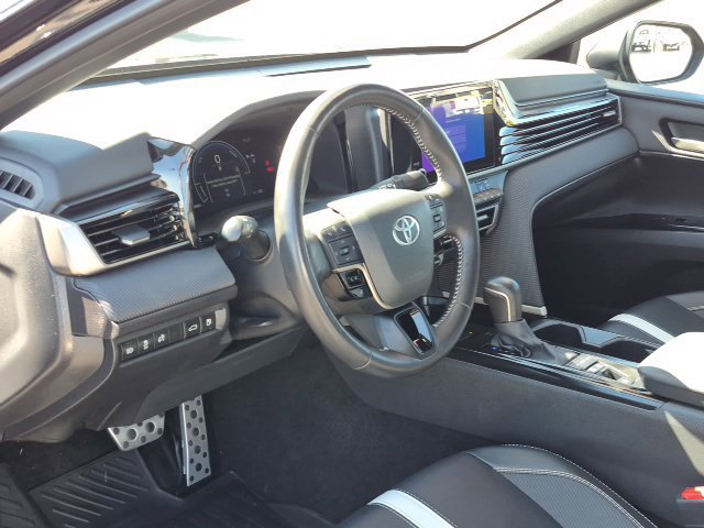 Used 2025 Toyota Camry SE w/ Convenience Package FWD image 10