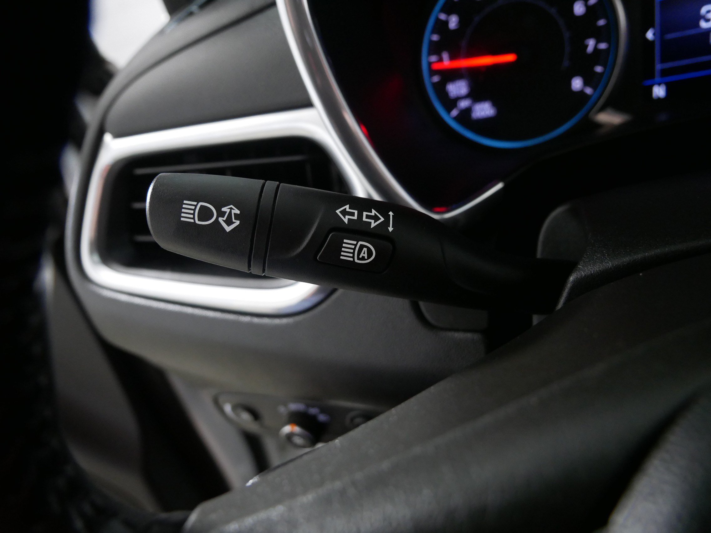 Used 2020 Chevrolet Equinox LT AWD/4WD image 32