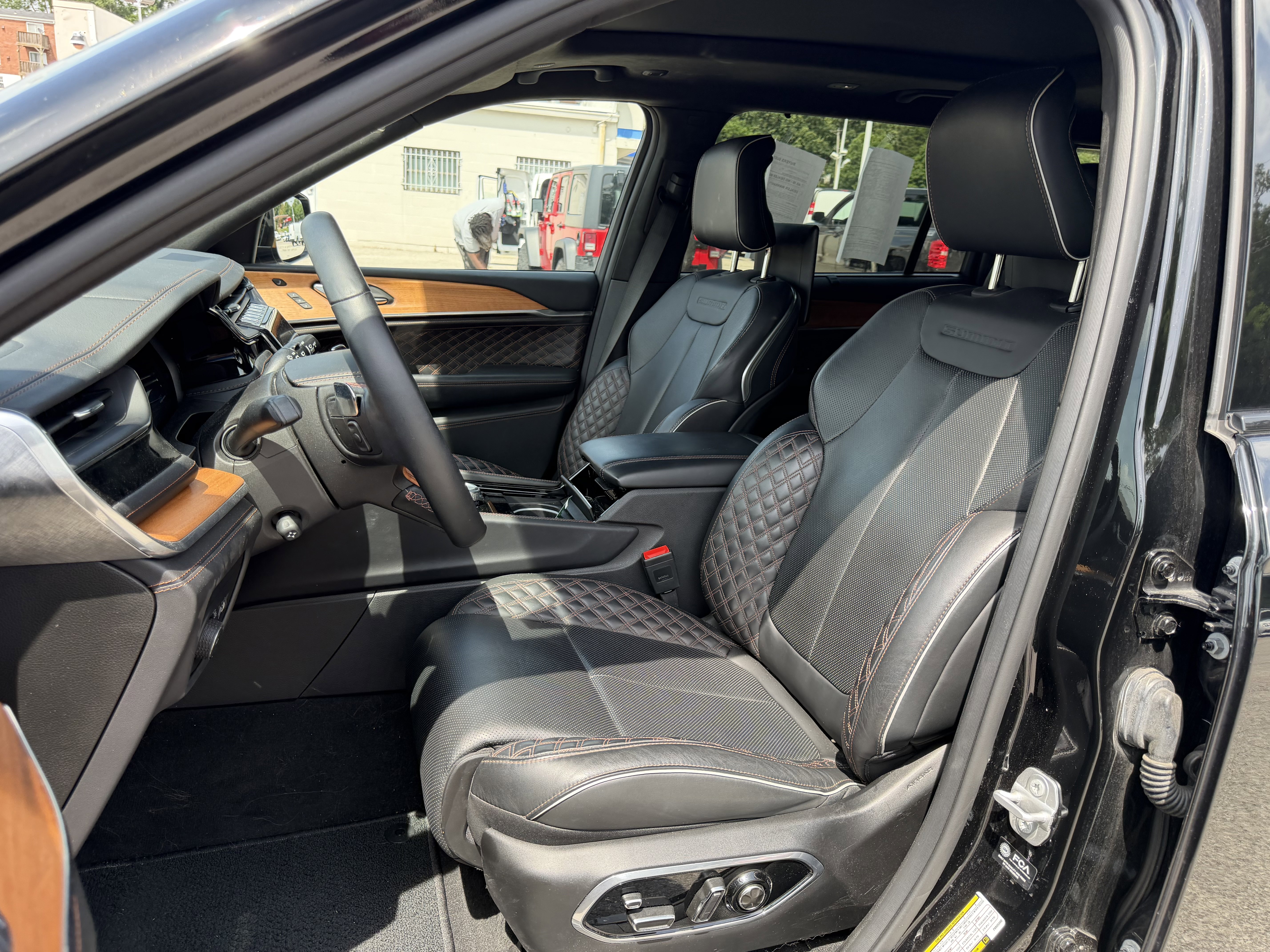 Used 2023 Jeep Grand Cherokee L Summit AWD/4WD image 13