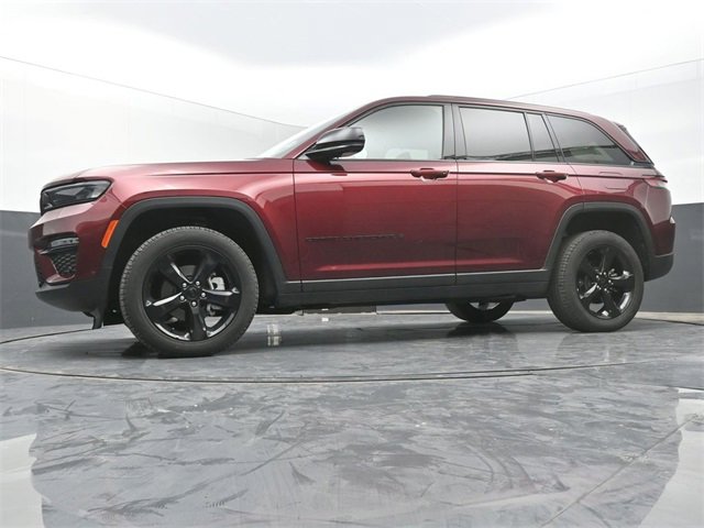 Used 2025 Jeep Grand Cherokee Limited w/ Luxury Tech Group II image 38
