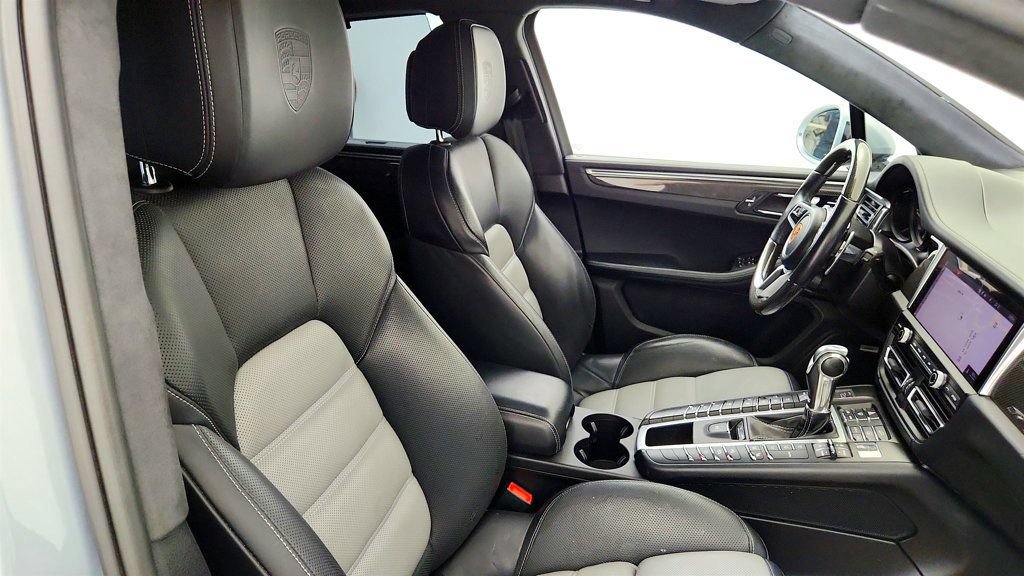 Used 2020 Porsche Macan Turbo AWD/4WD image 25